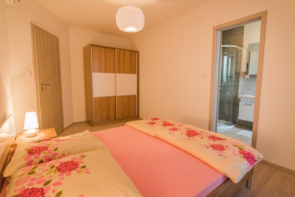 Apartment Grabovac Kaštela Zimmer foto